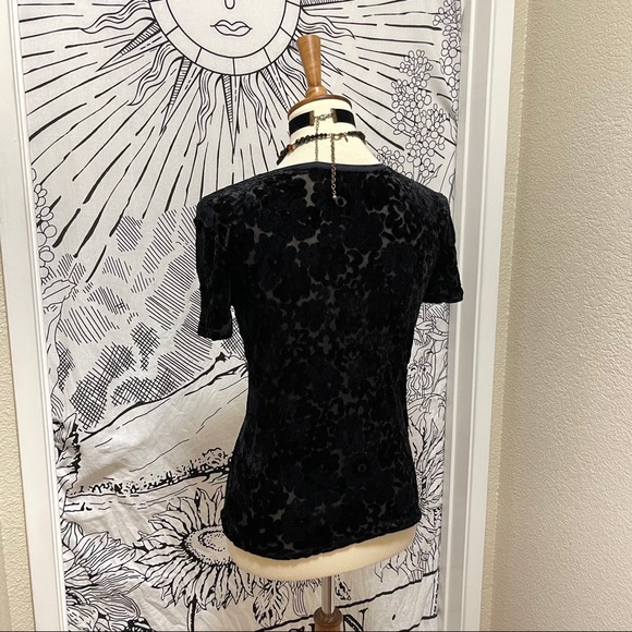 🌈 Beautiful Vintage Italian Velvet top - Picture 7 of 11